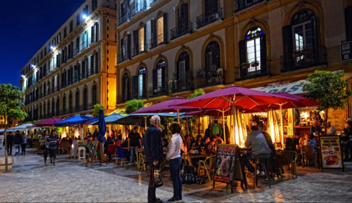 Plaza de la Merced - Planes para que tu visita a Málaga se convierta en toda una experiencia