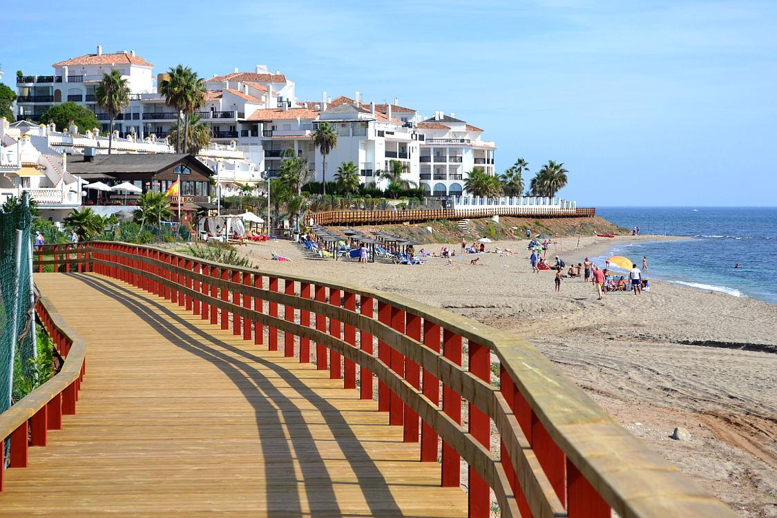 Playa de la Luna-Playa de la Butibamba “La Cala”- Mejores playas de Mijas.
